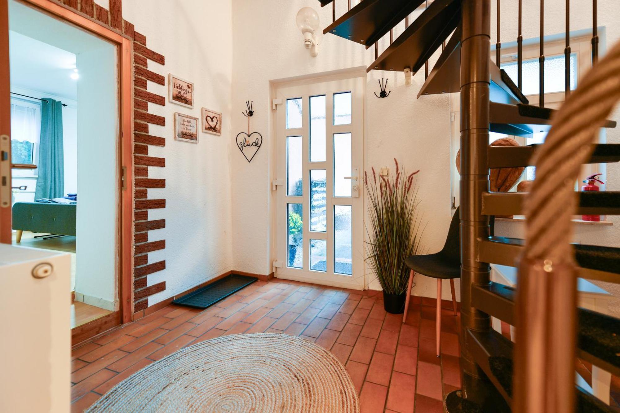Grosses Spree Apartment, 3 Schlafzimmer Bis 10 Personen, 4X Kfz Parkplatz, Terrasse, Waschtrockner, Wlan, Netflix Котбус Экстерьер фото