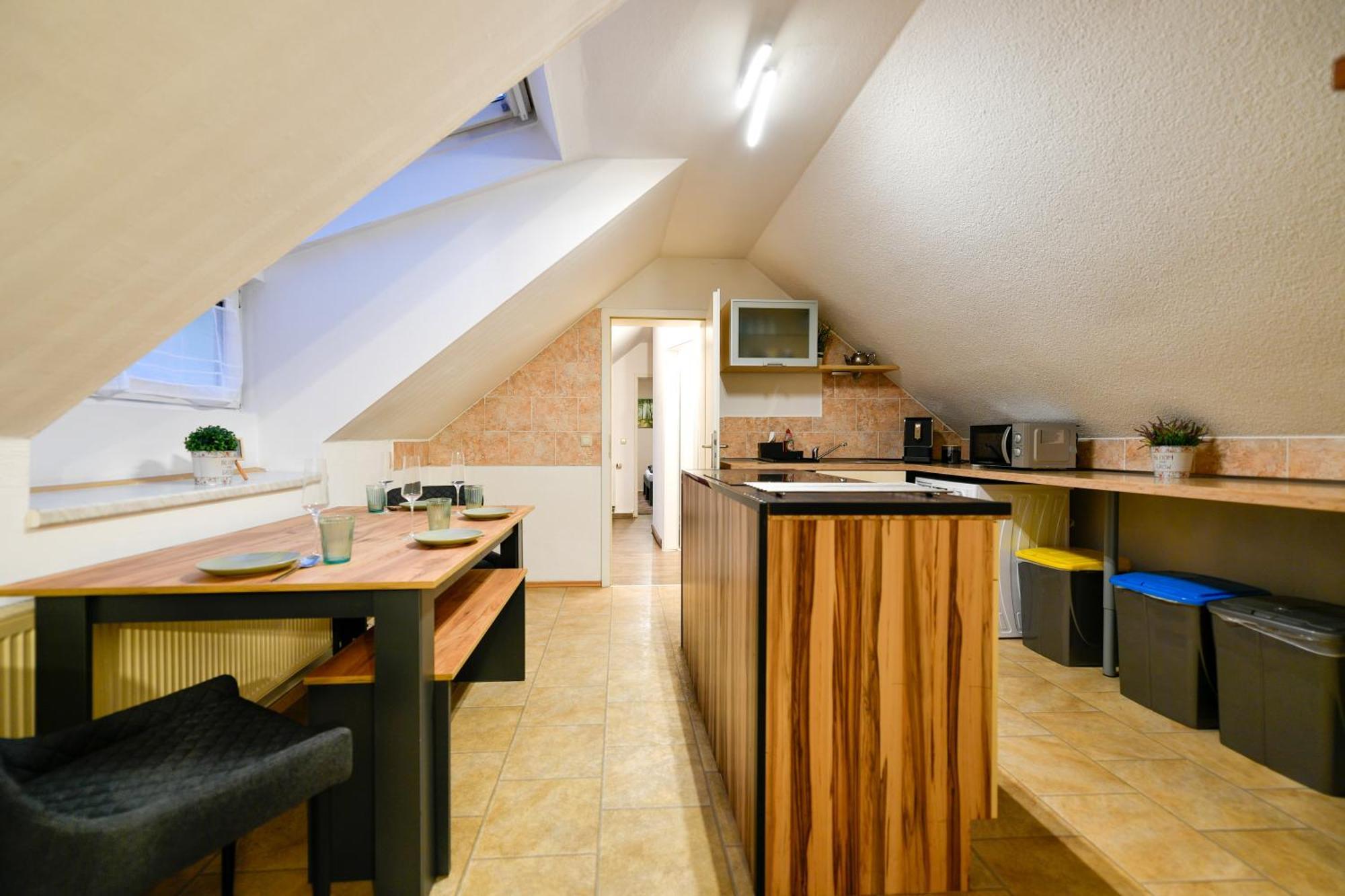 Grosses Spree Apartment, 3 Schlafzimmer Bis 10 Personen, 4X Kfz Parkplatz, Terrasse, Waschtrockner, Wlan, Netflix Котбус Экстерьер фото